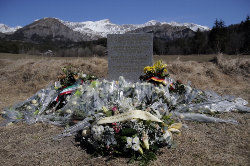 Ve francouzských Alpách poblíž vesničky Prads-Haute-Bléone se v sobotu po noční přestávce opět rozeběhla akce záchranářů.