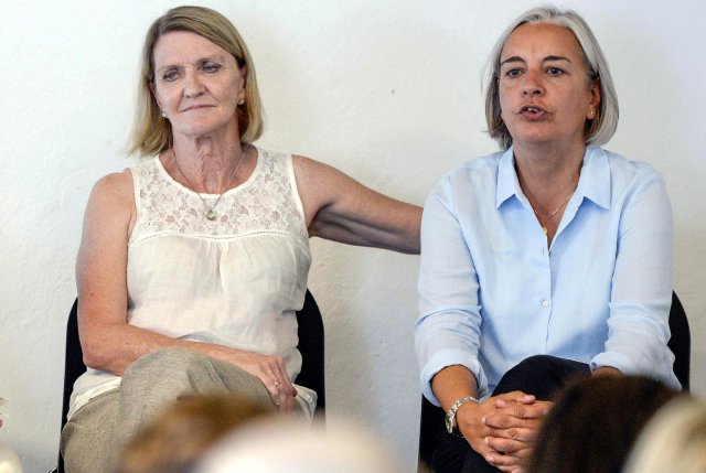 Kathy Gannonová, která byla při útoku zraněná a Anja Niedringhausová (vpravo), která útok nepřežila.