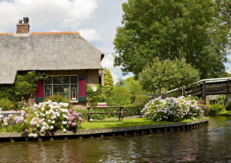 Městečko Giethoorn přezdívané Benátky severu.