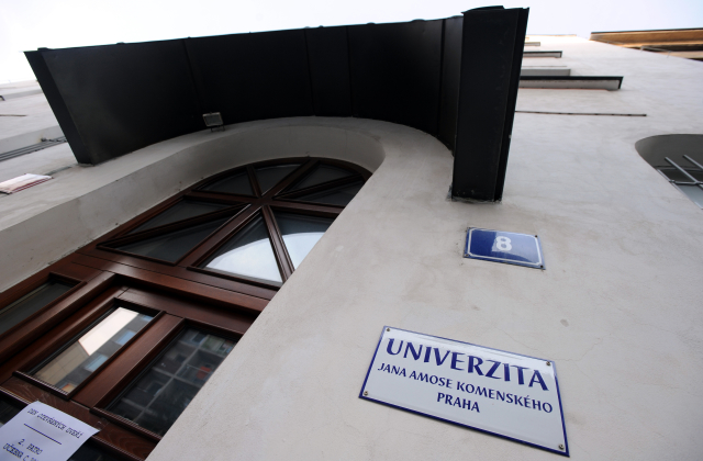 Univerzitě J. A. Komenského.