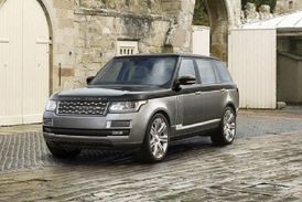 Exteriérem vypadá exkluzivní vůz jako běžný Range Rover, ale běžný není.