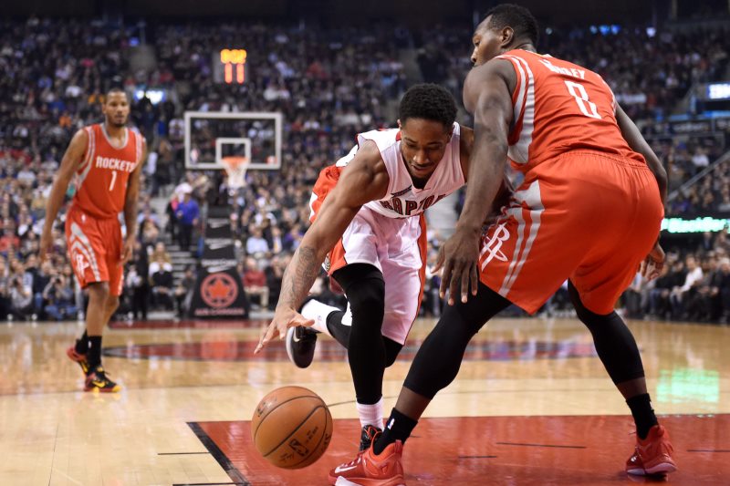 Basketbalista Toronta DeMar DeRozan si vylepšil osobní rekord v NBA na 42 bodů a výrazně přispěl k vítězství nad Houstonem 99:96.