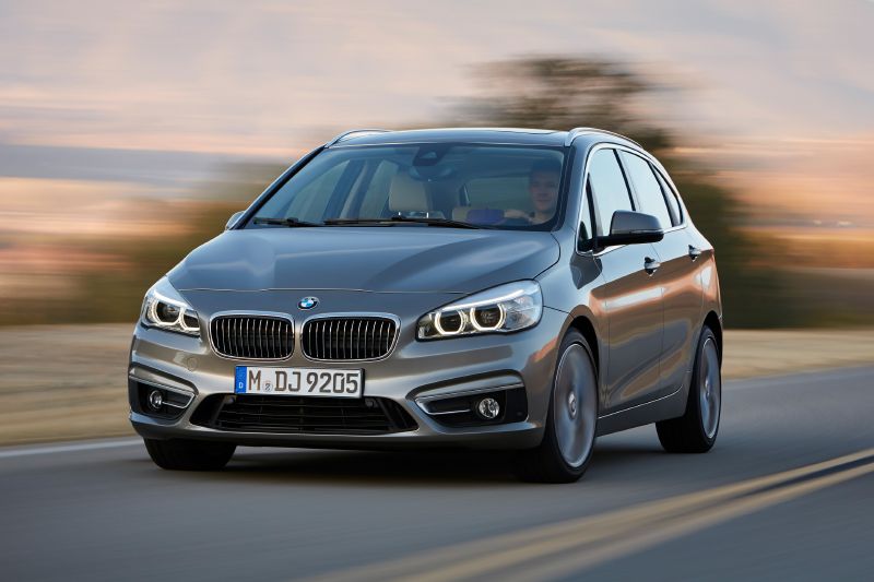 Typické ledvinky na přídi, to je letité poznávací znamení značky BMW.