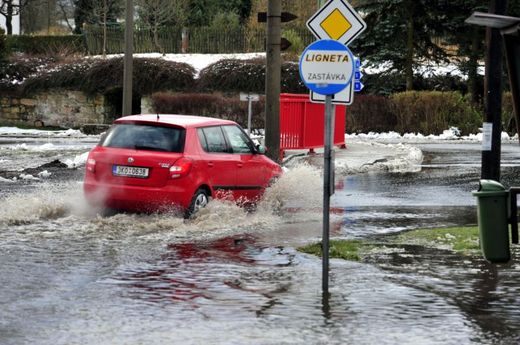 Kalamitní stav vyhlásili energetici i v Karlovarském kraji - poruch naštěstí ubývá.