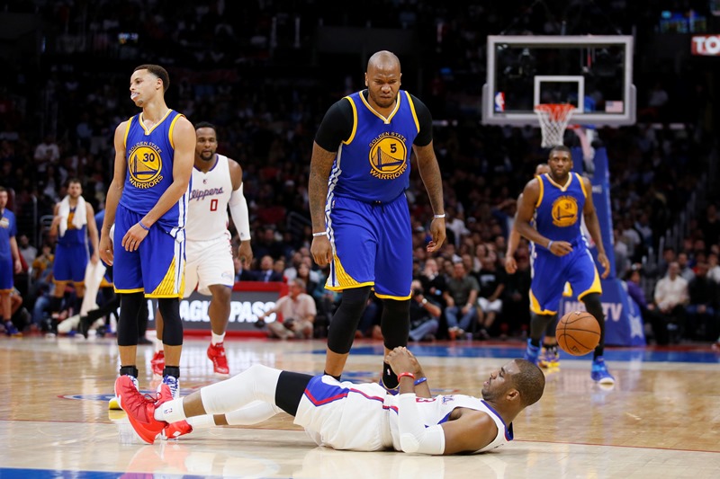 Basketbalisté Golden State zvítězili na hřišti Los Angeles Clippers 110:106 a připsali si v NBA desátou výhru v řadě.