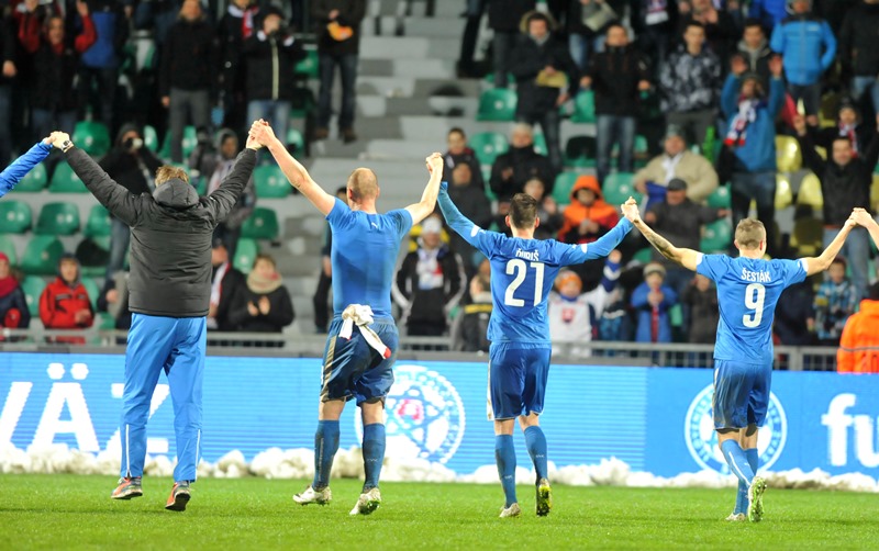 Fotbalisté Slovenska dosáhli zaslouženého vítězství v prestižním duelu a prodloužili vítěznou sérii. Fotbalisté Slovenska dosáhli zaslouženého vítězství v prestižním duelu a prodloužili vítěznou sérii.