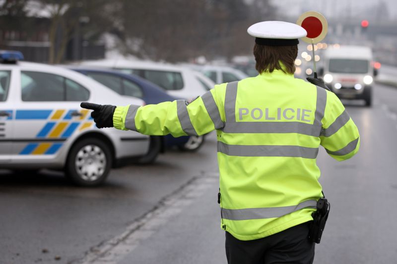 Velikonoce přinášejí zvýšený provoz na silnicích a větší výskyt policejních hlídek (ilustrační foto).