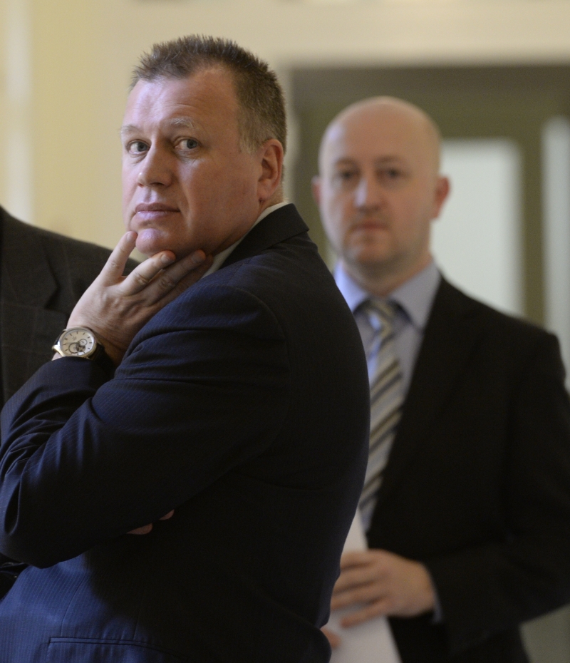 Městský soud v Praze projednával kauzu někdejšího prvního náměstka ministerstva práce Vladimíra Šišky (vlevo) a bývalého šéfa tamního odboru informatiky Milana Hojera (vpravo) kvůli údajnému úplatku ve formě přidělení veřejné zakázky pro firmu OKsystem.