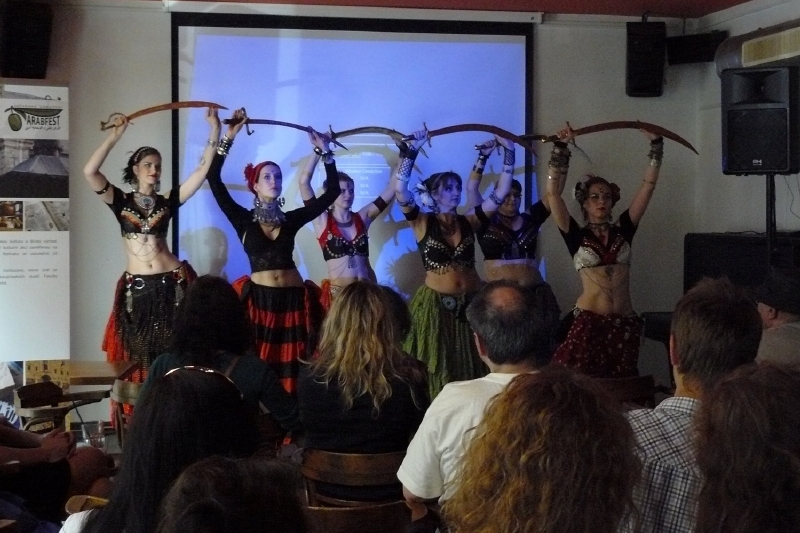 Tanec na pomezí kultur na loňském ročníku festivalu.