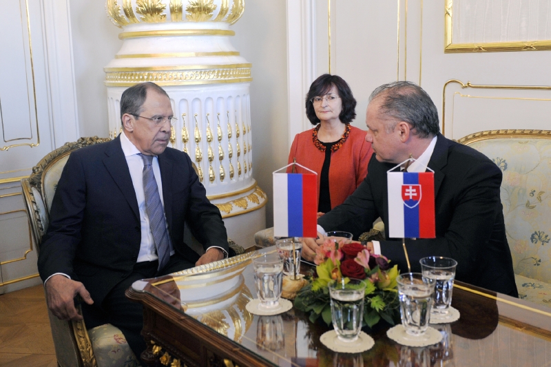 Ruský ministr zahraničí Sergej Lavrov (vlevo) a slovenský prezident Andrej Kiska.
