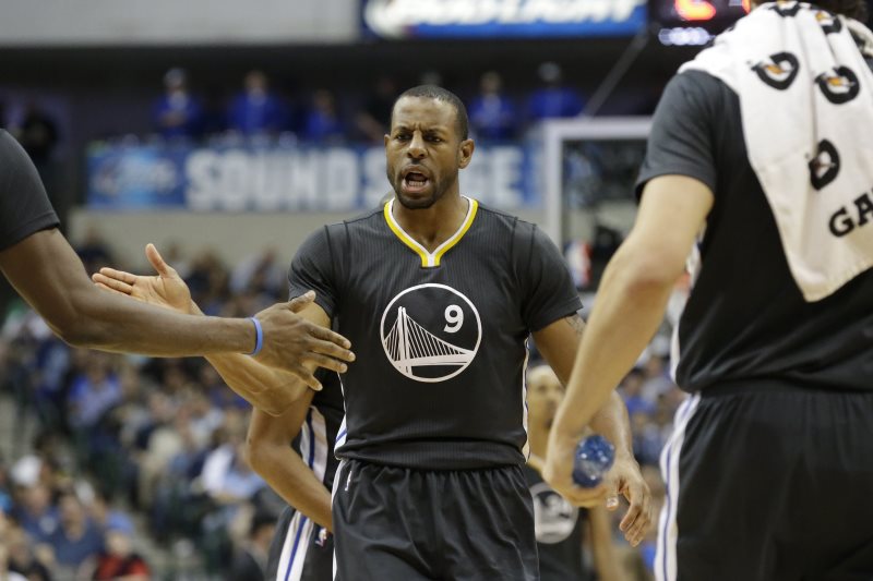 Basketbalisté Golden State vyhráli základní část NBA. Basketbalisté Golden State vyhráli základní část NBA.