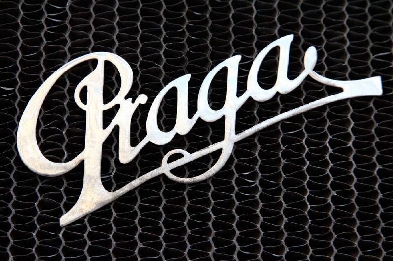 Po 68 letech by se na silnici mohl objevit sportovní vůz značky Praga.