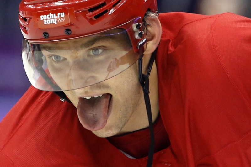 Alexander Ovečkin se po loňské nepovedené sezoně vzepřel kritikům a znovu se zařadil mezi nejlepší hráče NHL. Znovu je nejlepší mezi střelci a velmi blízko má i k ovládnutí ligové produktivity.