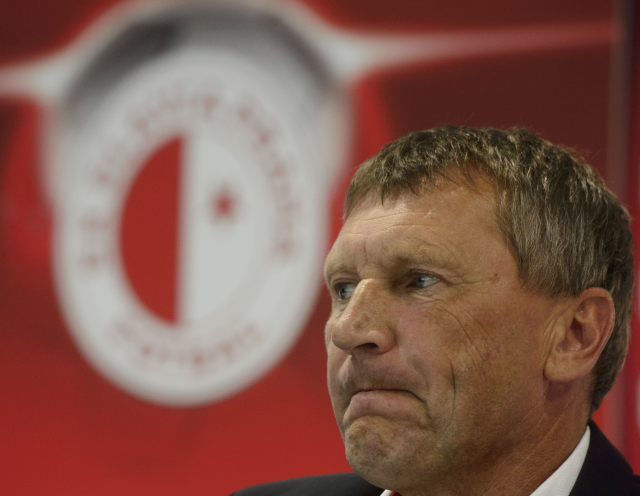Trenér Slavie Miroslav Beránek.