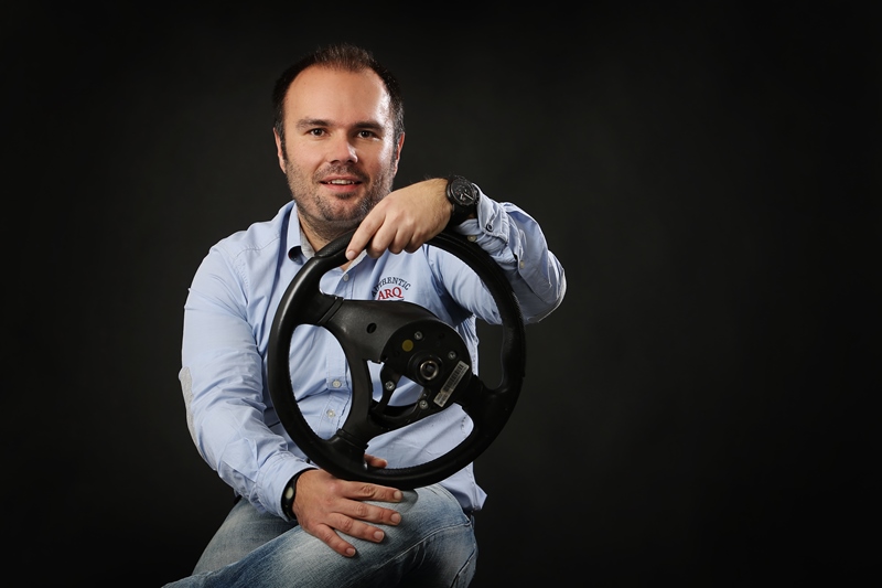 Aleš Loprais se pro příští dakarskou rallye spojil s týmem Iveco Nizozemce Gerarda de Rooye, vítěze slavného závodu z roku 2012. Aleš Loprais se pro příští dakarskou rallye spojil s týmem Iveco Nizozemce Gerarda de Rooye, vítěze slavného závodu z roku 2012.