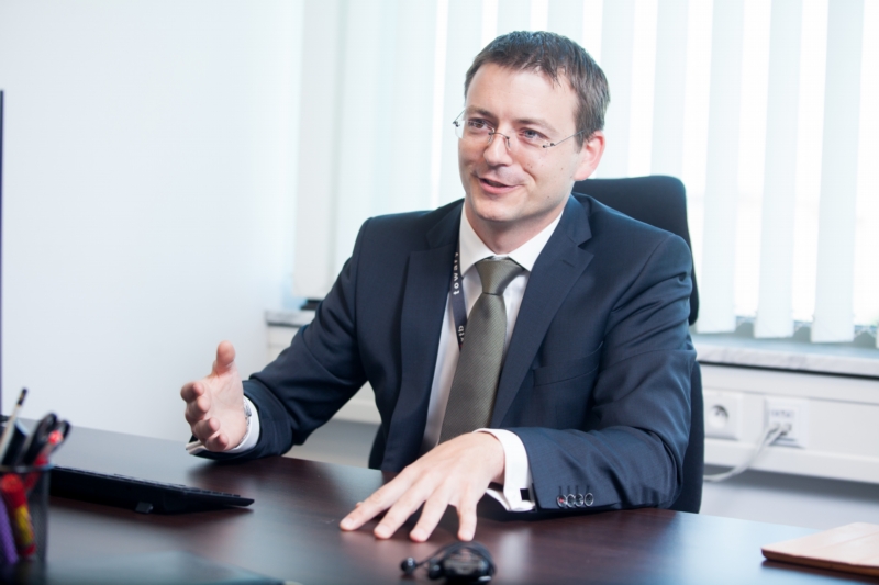 Švýcarská centrální banka sice ještě několik měsíců před tím uváděla, že bude frank držet na určité hladině, ale určité indicie se daly vypozorovat říká šéf makléřeského domu X-Trade Brokers Jakub Malý.
