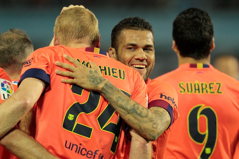Bude Dani Alves pokračovat v Barceloně? Zatím se zdá, že ne.