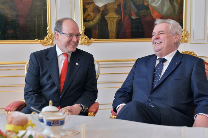 Monacký kníže Albert II. (vlevo) a prezident Miloš Zeman.