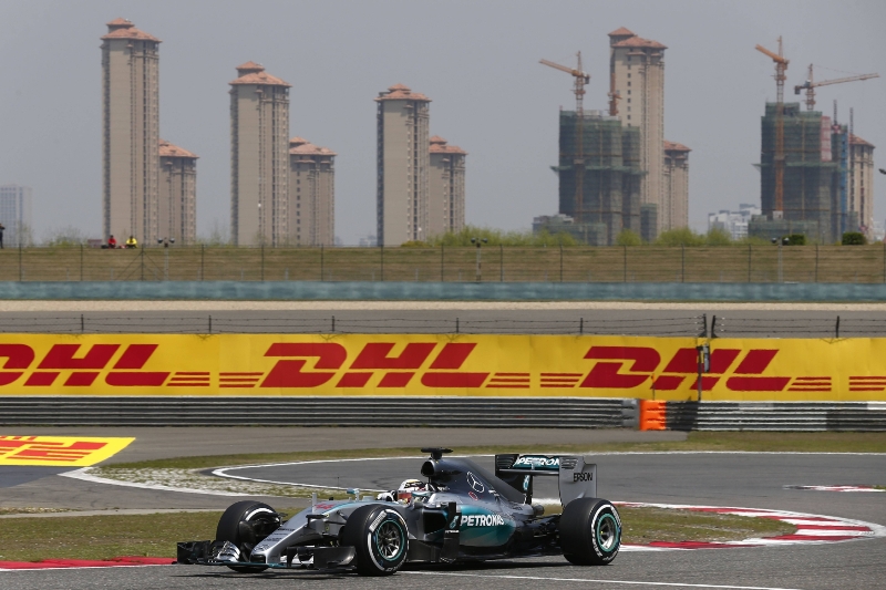 Také třetí kvalifikaci v letošní sezoně mistrovství světa formule 1 vyhrál britský obhájce titulu Lewis Hamilton a získal 41. pole position v kariéře. 