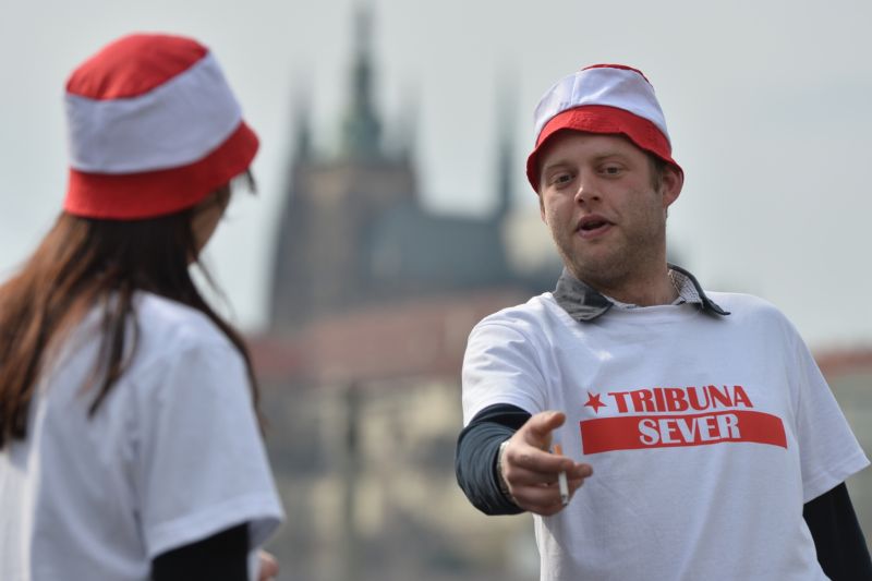 Fanoušci Slavie v retro stylu.