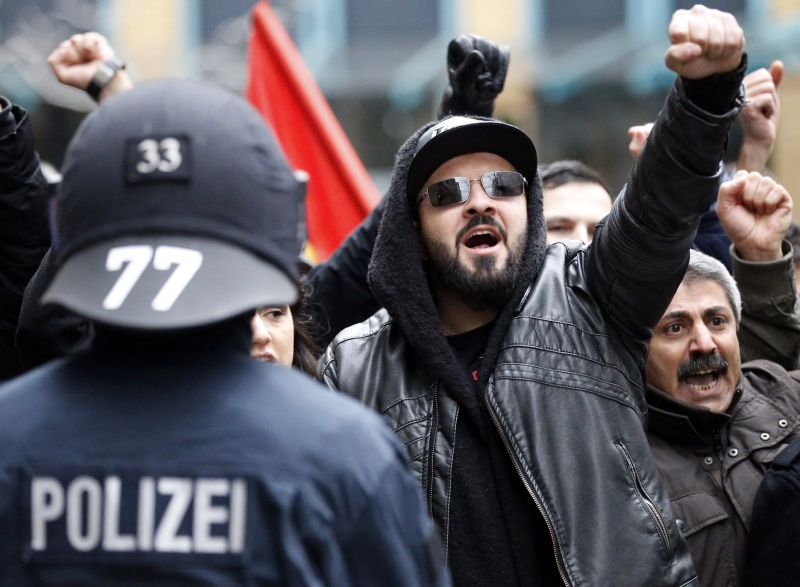 Jedna z demonstrací na podporu hnutí Pegida. Jedna z demonstrací na podporu hnutí Pegida.
