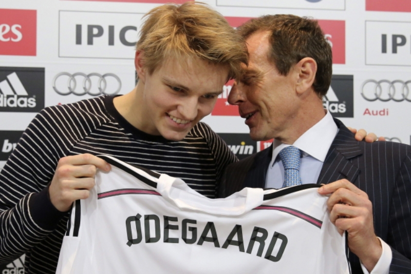 Martin Ödegaard během lednového přestupu do Realu Madrid.