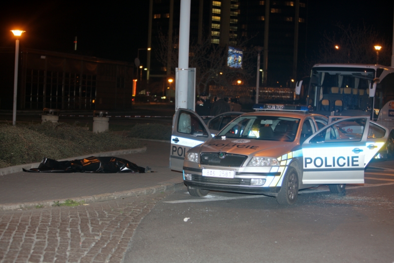 Muž, kterého policisté převáželi, údajně zemřel na vyčerpání organismu.