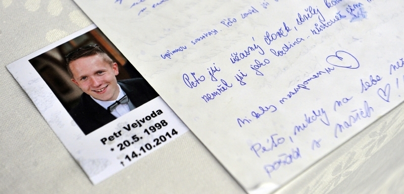 Petr Vejvoda zemřel po útoku psychicky nemocné ženy.