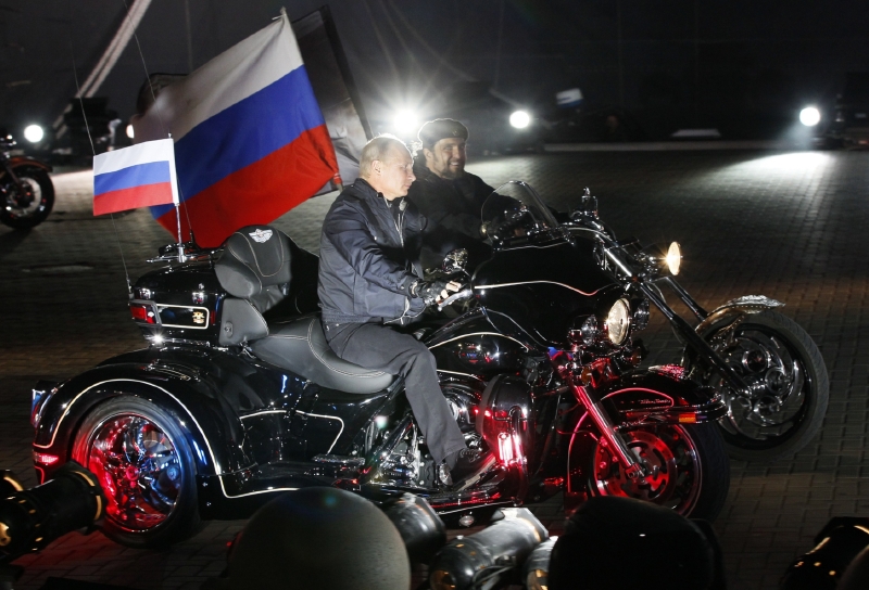 Před čtyřmi lety se s Nočními vlky projel i Vladimir Putin.