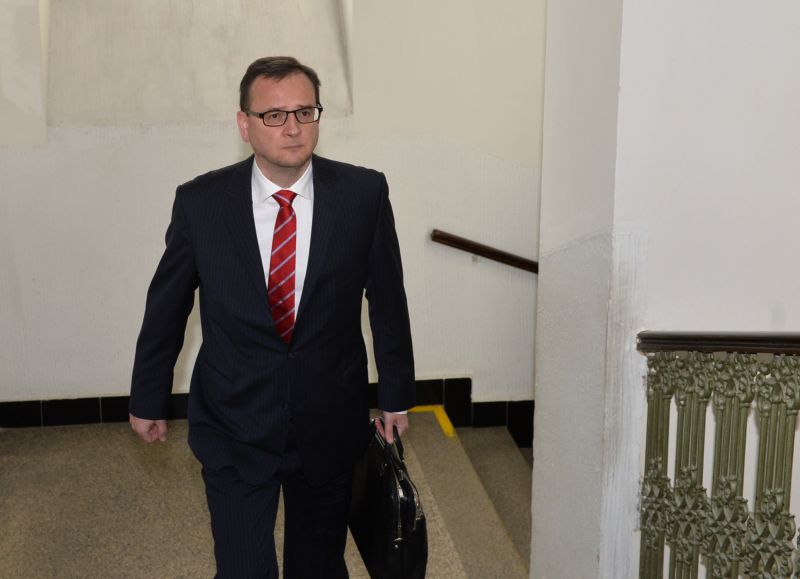 Petr Nečas dorazil k soudu bez manželky. Petr Nečas dorazil k soudu bez manželky.