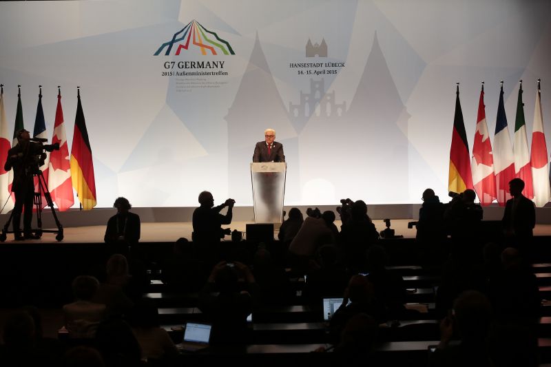 Německý ministr zahraničí Frank-Walter Steinmeier mluví na jednání ministrů zahraničí G7 v severoněmeckém Lübecku.