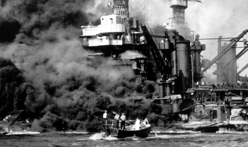 Zničená loď USS West Virginia.