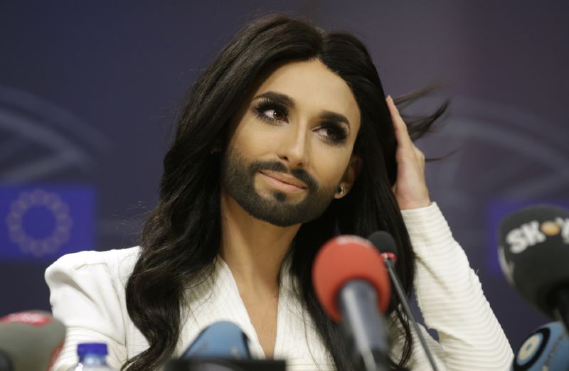 Conchita Wurstová je populární rakouskou zpěvačkou.
