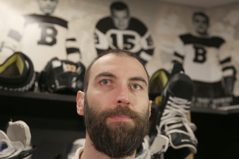 Kapitán Bostonu Zdeno Chára hokejisty Slovenska zatím v přípravě na mistrovství světa v Praze a Ostravě nedoplní a nad jeho startem visí otazník.