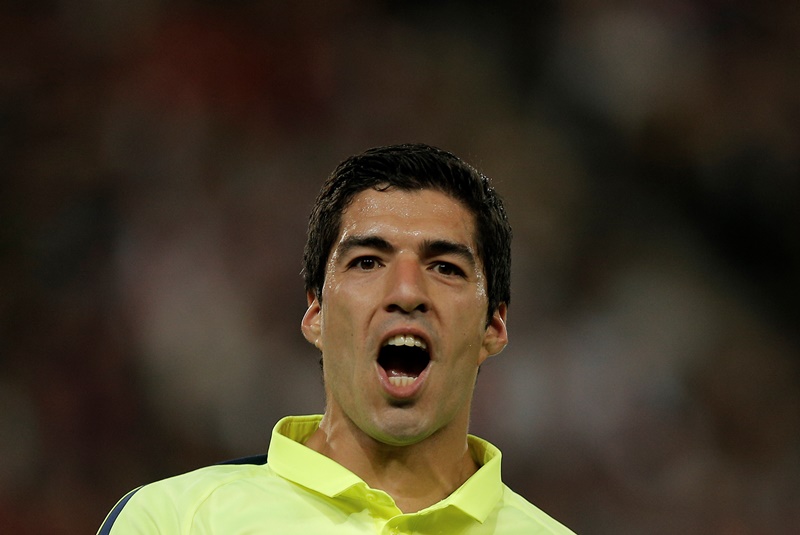 Útočník Luis Suárez dvěma góly pomohl Barceloně ke středeční výhře 3:1 na hřišti Paris St. Germain v úvodním čtvrtfinále Ligy mistrů. Útočník Luis Suárez dvěma góly pomohl Barceloně ke středeční výhře 3:1 na hřišti Paris St. Germain v úvodním čtvrtfinále Ligy mistrů.