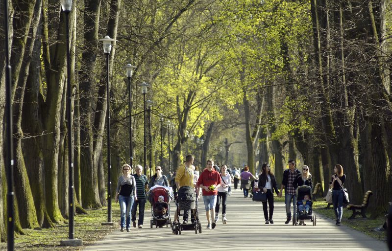 Mnoho lidí si nenechalo ujít příležitost a vyrazili do parků.