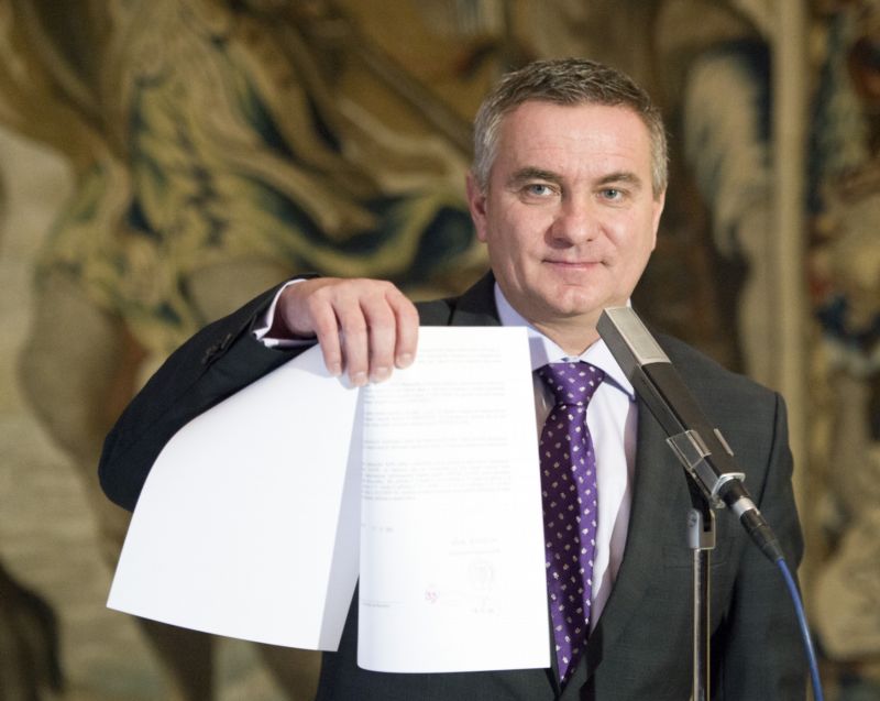 Hradní kancléř Vratislav Mynář zveřejnil svůj plat.