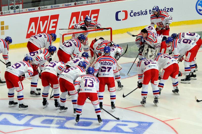 Česká hokejová reprezentace uctí ve Švédsku památku Jaroslava Holíka.