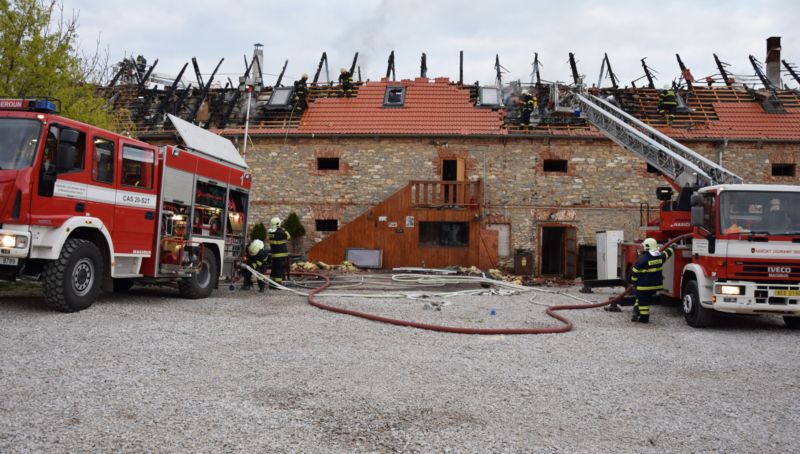 V Málkově měli hasiči plné ruce práce. V Málkově měli hasiči plné ruce práce.