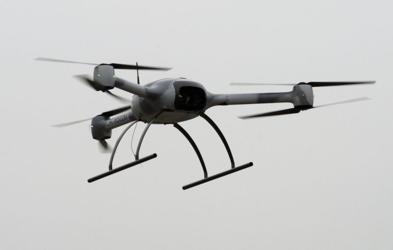 Bezpilotní letoun, dron. Bezpilotní letoun, dron.