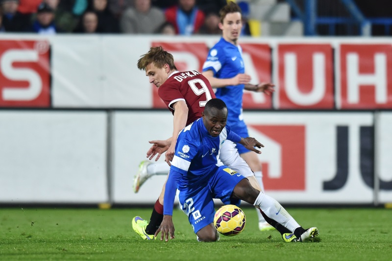 Fotbalisté Sparty prohráli v Liberci 1:2, teď podávají protest proti rozhodčímu. Fotbalisté Sparty prohráli v Liberci 1:2, teď podávají protest proti rozhodčímu.