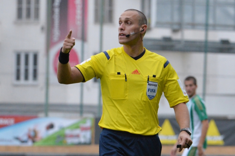 Rozhodčí Miroslav Zelinka chybně nařídil penaltu v zápase Hradec - Příbram.