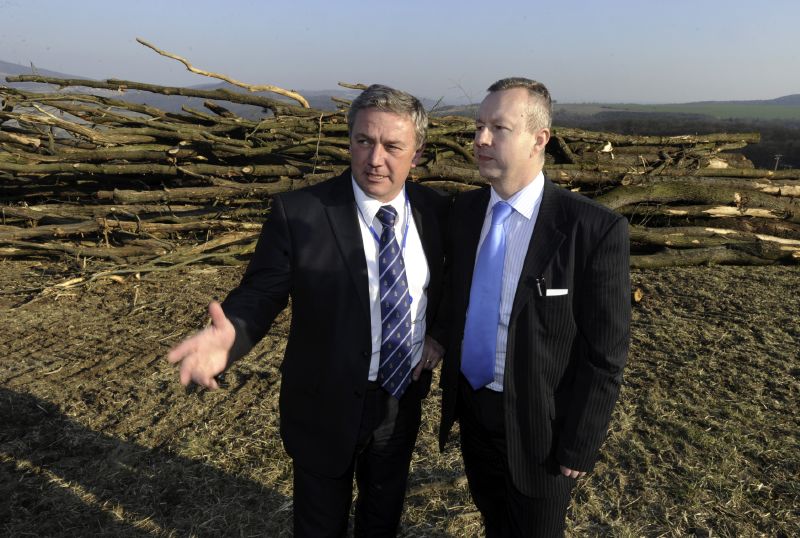 Exministr dopravy Antonín Prachař (vlevo) a ministr životního prostředí Richard Brabec.