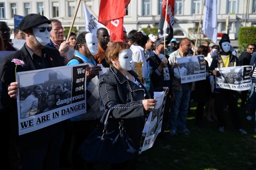 Účastníci akce v Bruselu si připomněli uprchlíky, kteří zahynuli na lodi ztroskotané několik desítek kilometrů od libyjských břehů.