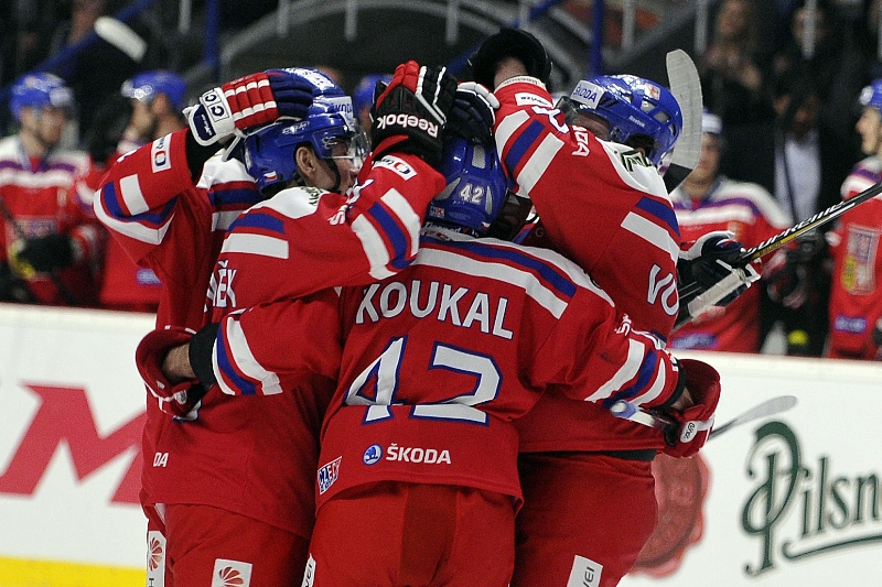 Češi roznesli Finy 4:1, hlavní zásluhu na suverénní výhře měly posily z NHL.