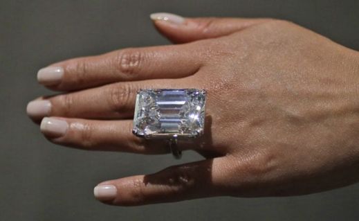 Vydražený diamant je prý bez vnitřních kazů.