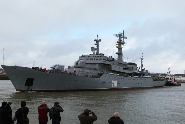 Dodání dvou vrtulníkových lodí Mistral Rusku podle prezidenta Hollandea není možné.