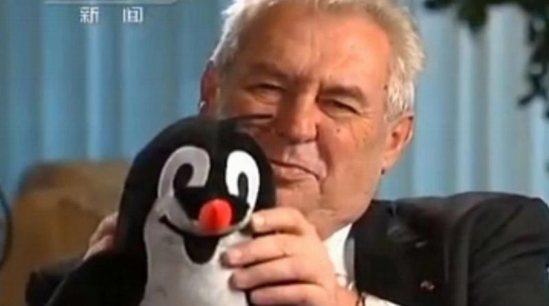 Prezident Miloš Zeman s Krtečkem.