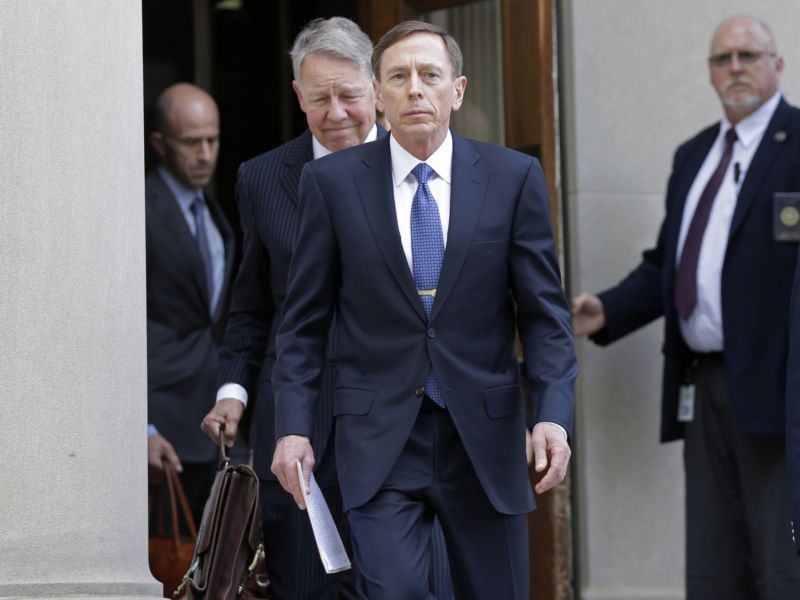 Bývalý šéf americké CIA David Petraeus. Bývalý šéf americké CIA David Petraeus.