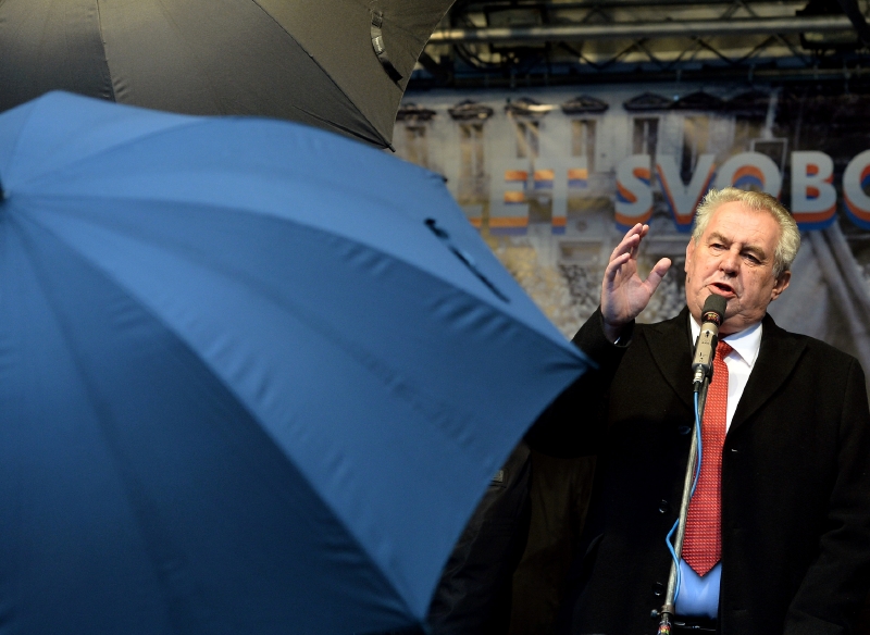 "Nebál jsem se před dvaceti lety, nebojím se vás ani teď," prohlásil Zeman na Albertově.